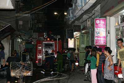 Hà Nội: Hỏa hoạn thiêu rụi nhà hàng cạnh Parkson